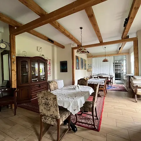 Gosciniec Pod Klosem Alojamento de Acomodação e Pequeno-almoço