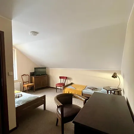 Gosciniec Pod Klosem Bed & Breakfast Klos