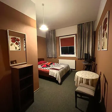 Alojamento de Acomodação e Pequeno-almoço Gosciniec Pod Klosem Klos