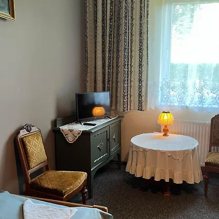 Gosciniec Pod Klosem Bed & Breakfast