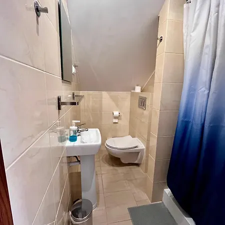 Gosciniec Pod Klosem Alojamento de Acomodação e Pequeno-almoço Klos