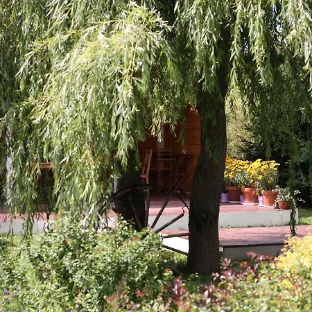 Bed & Breakfast Gosciniec Pod Klosem 3*