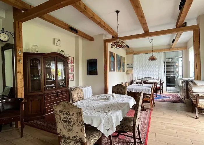 Gosciniec Pod Klosem Bed & Breakfast