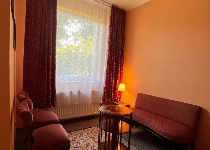 Gosciniec Pod Klosem Couette-café 3*